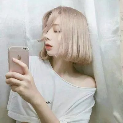 女孩舞步